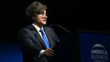 Más del 60 % de los argentinos ve una razón electoral en el giro de Milei sobre Malvinas