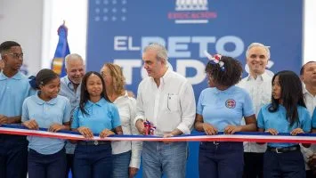 Abinader inaugura techado de centro educativo en Cambita de San Cristóbal por más de RD$26 MM