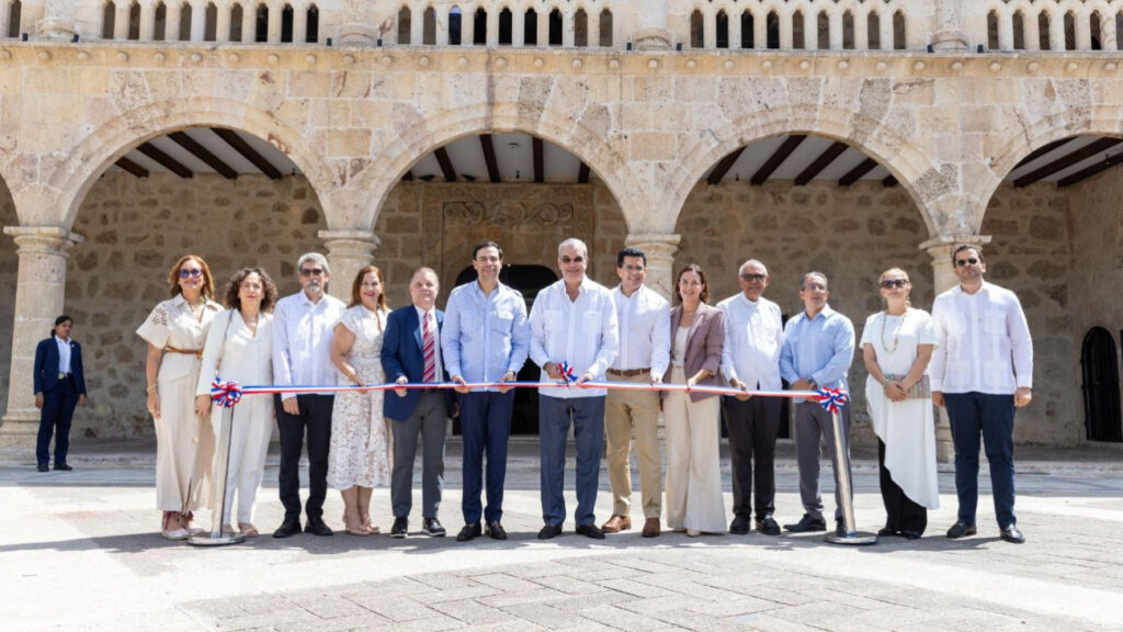 Luis Abinader inaugura remodelación del Museo Alcázar de Colón