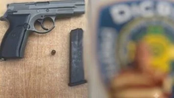 Policía evita agresión contra mujer y apresa hombre con arma ilegal en Barahona