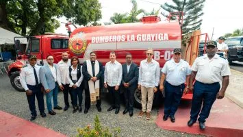 Banco Popular dona dos camiones de bomberos a La Guáyiga