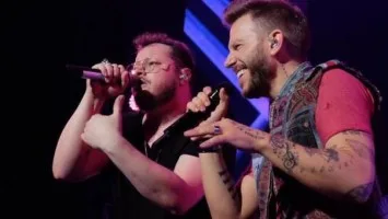 Sin Bandera arranca una gira por EEUU que reivindica la balada pop
