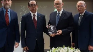 Economista Carlos Despradel presenta sus memorias «Traté de merecer mi existencia»