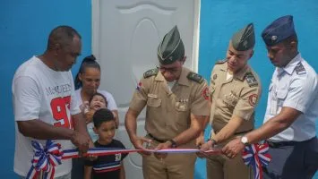 Ministro de Defensa dispone construcción y entrega de vivienda a militar retirado