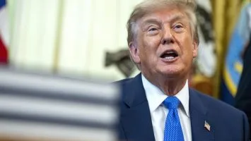 Trump presencia el Abierto de Irlanda en el campo de golf que posee en la isla