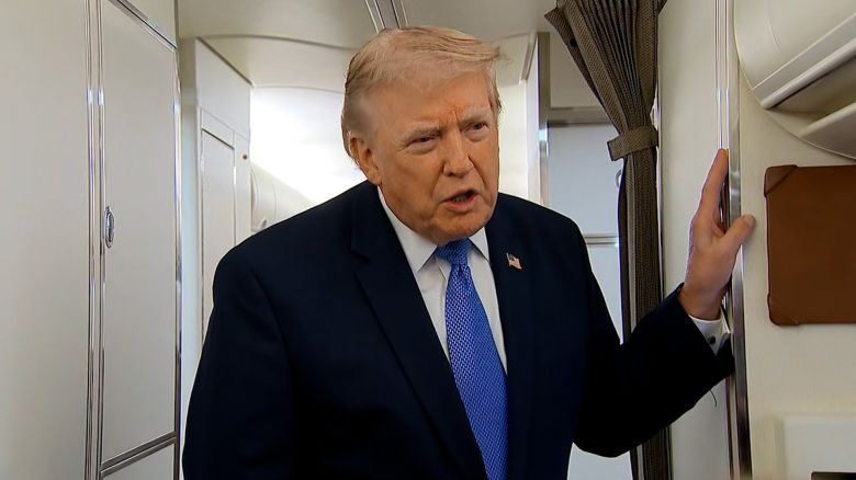 Trump prohíbe el acceso a la Casa Blanca de periodistas de CNN, MS NOW y Politico