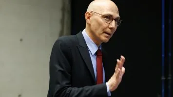 Türk pide más presión al régimen talibán ante la creciente represión de mujeres y niñas