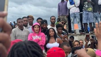 Entre freestyle y reclamos contra la violencia, despiden a Diddy Glow en Boca Chica
