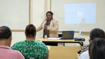 Escuela de Idiomas de la UASD aborda asignación docente, planes de estudio y matrícula