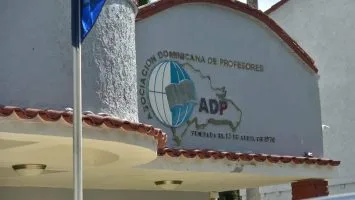 ADP llama a dar un compás de espera a las luchas locales y pide reunión con Educación