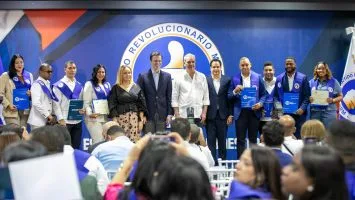 Abinader prioriza formación de dirigentes del PRM y encabeza graduación de 87 participantes