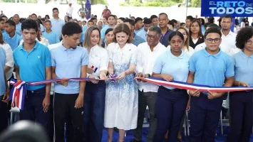 Gobierno entrega techado de centro educativo en Mao con inversión de RD$28.1 millones