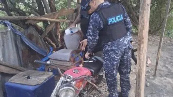 Policía ocupa 133 porciones de presuntas drogas durante operativo en Esperanza
