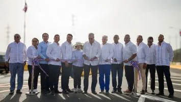 Presidente Abinader entrega puente y calles asfaltadas para impulsar conectividad en Peravia