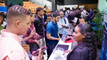 Talento Digital realiza feria de empleos para estudiantes que culminaron programa tecnológico