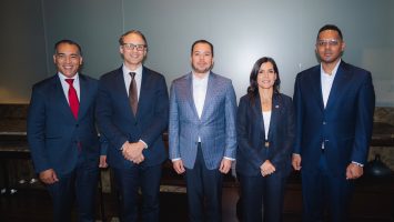 Embajadora de Estados Unidos sostiene encuentro con representantes de Dominicanos Primero