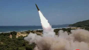 Pionyang lanza múltiples misiles balísticos tras maniobras de Seúl, Washington y Tokio