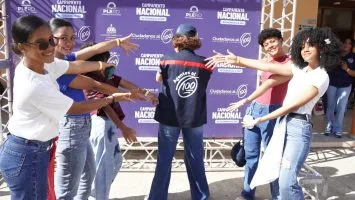 Más de 400 estudiantes fortalecen su liderazgo en campamento Ciudadanos al 100 del Minerd