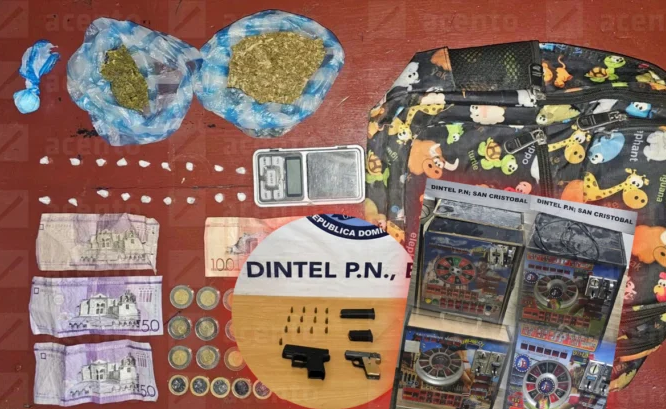 Policía apresa a cuatro personas y ocupa armas y presuntas drogas en Peravia y San Cristóbal