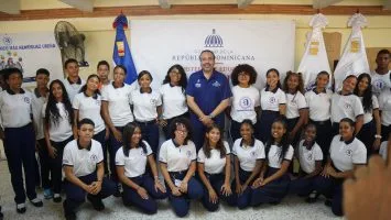 Inefi entrega utilería en unos 30 centros educativos del Gran Santo Domingo y San Cristóbal