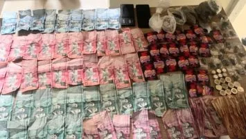 Apresan a dos hombres con más de 180 gramos de sustancias narcóticas y dinero en efectivo en Barahona