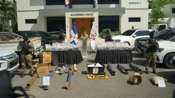 MP y DNCD ocupan 168 paquetes de cocaína, armas y vehículos durante Operación LM2