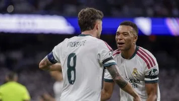 Mbappé y Valverde dan la victoria entre pitos al Real Madrid