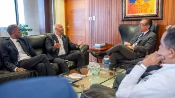 Coordinan la instalación de internet Wi-Fi en recintos de la UASD