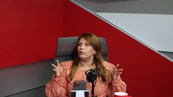 Comunicadora cuestiona normalización de uniones entre adultos y menores
