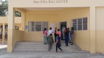 ¡Se agotó la paciencia! Padres de Santiago exigen al Gobierno concluir escuelas intervenidas