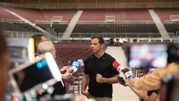 Saymon Díaz muestra la Arena Santo Domingo: más que entretenimiento una apuesta por la seguridad y comodidad del público