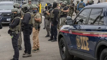 Migrante nicaragüense denuncia haber sufrido fracturas durante operativo de ICE en EE. UU.