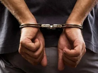 Arrestan a hombre señalado por muerte de joven en Los Praditos