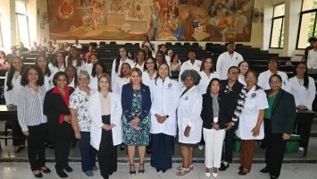 Escuela de Farmacia UASD realiza Ceremonia de Imposición de Batas Blancas