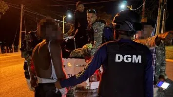 Más de un millar de haitianos indocumentados deportó la DGM por Elías Piña
