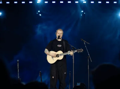 Ed Sheeran enfrenta críticas tras apartar a Macklemore de su gira