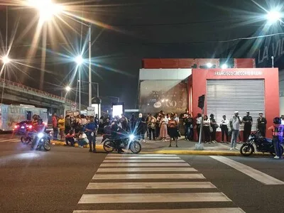 Fallas eléctricas y averías empañan el servicio del Metro
