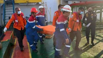 Indonesia localiza barco naufragado que deja 6 muertos y 129 desaparecidos