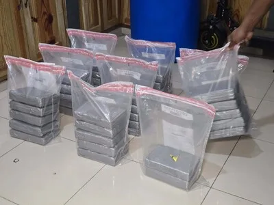 Hallan 42 paquetes de presunta cocaína en Puerto Caucedo
