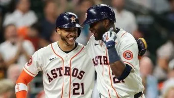 Peña y Álvarez despiertan con el madero y lideran triunfo de Astros