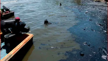 ONG denuncia incremento de derrames petroleros y fugas de gas en el mayor lago venezolano