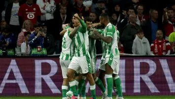 El Betis remonta y se estrena con triunfo en Liga de Campeones
