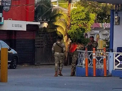 Realizan protesta en Vicente Noble en reclamo de obras y servicios