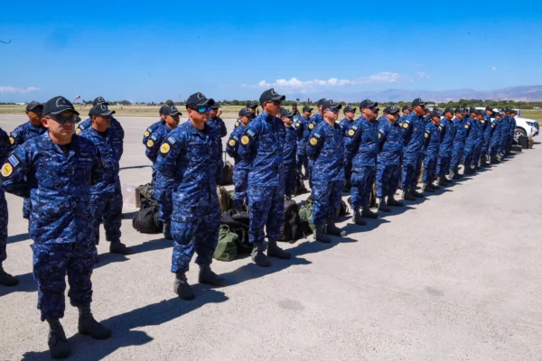 Un centenar de militares salvadoreños llegaron este jueves a Haití a la misión de rescate
