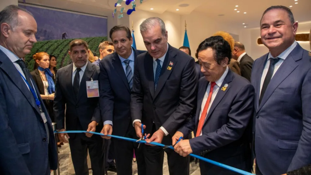 Abinader inaugura salón República Dominicana en la FAO