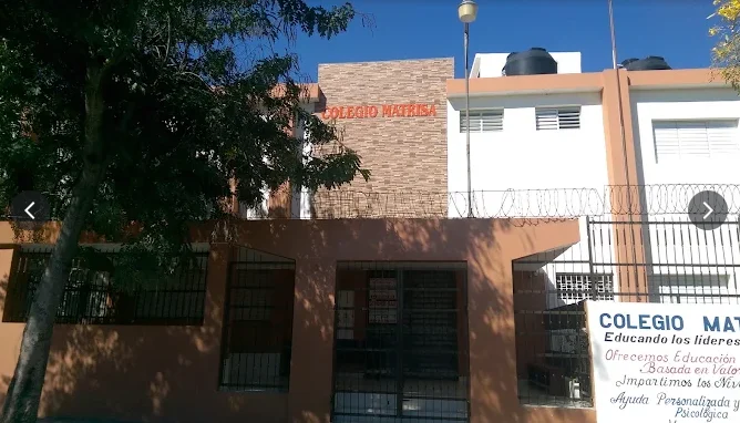 Roban dos conos de tránsito al colegio Matrisa