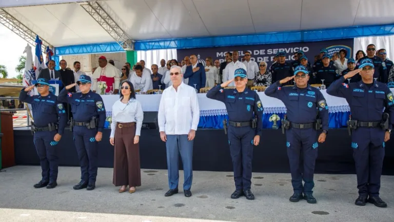 Abinader inaugura nuevo modelo de patrullaje con 990 agentes