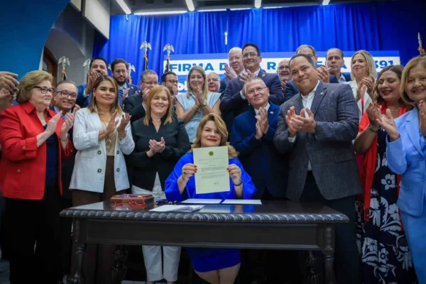 La gobernadora de Puerto Rico solicita anexión formal a EE.UU.