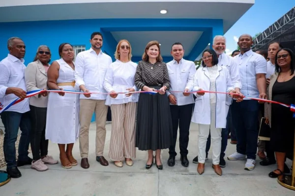 Raquel Peña entrega centro de salud en Haina y da primer picazo para ampliación de hospital en San Cristóbal