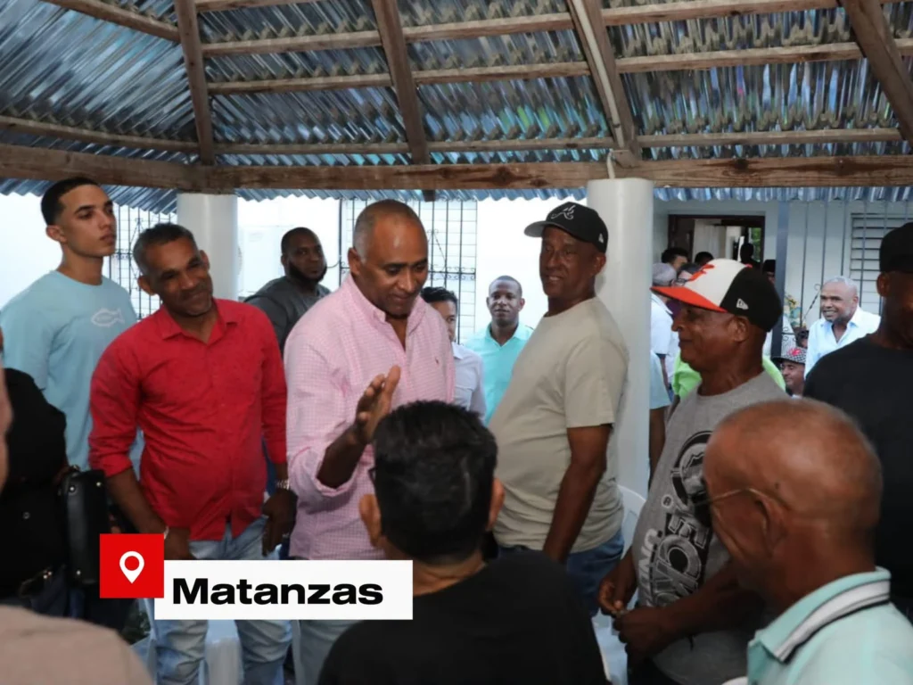 Senador Julito Fulcar encabeza amplia jornada de consulta con las bases del PRM en Peravia